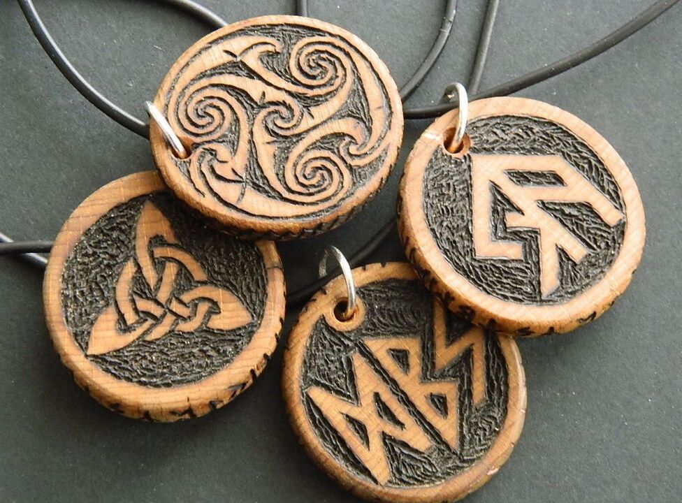 loket dengan rune untuk nasib baik